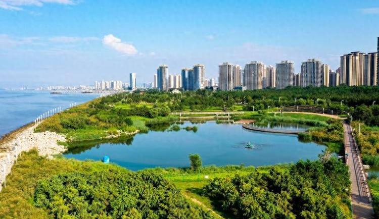 与城同行·蓝色之城焕新“玩海”游 烟台频出圈